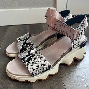 Sorel Kinetic Animal Print Sandals - Mauve/Vapor 9.5